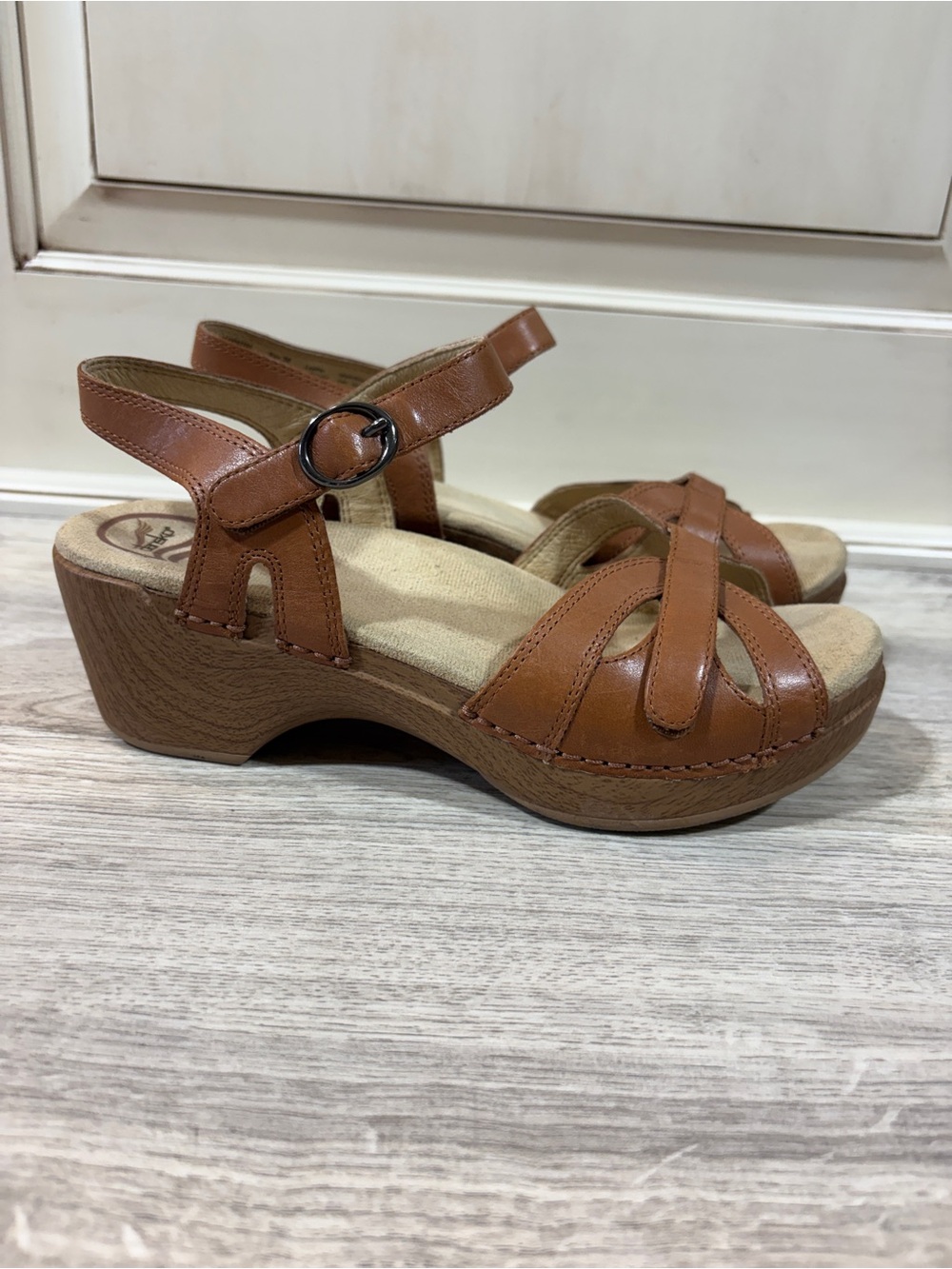 Dansko Shoes Womens 38 7.5 Leather Cognac Tan Low Heel Strappy Open Toe
